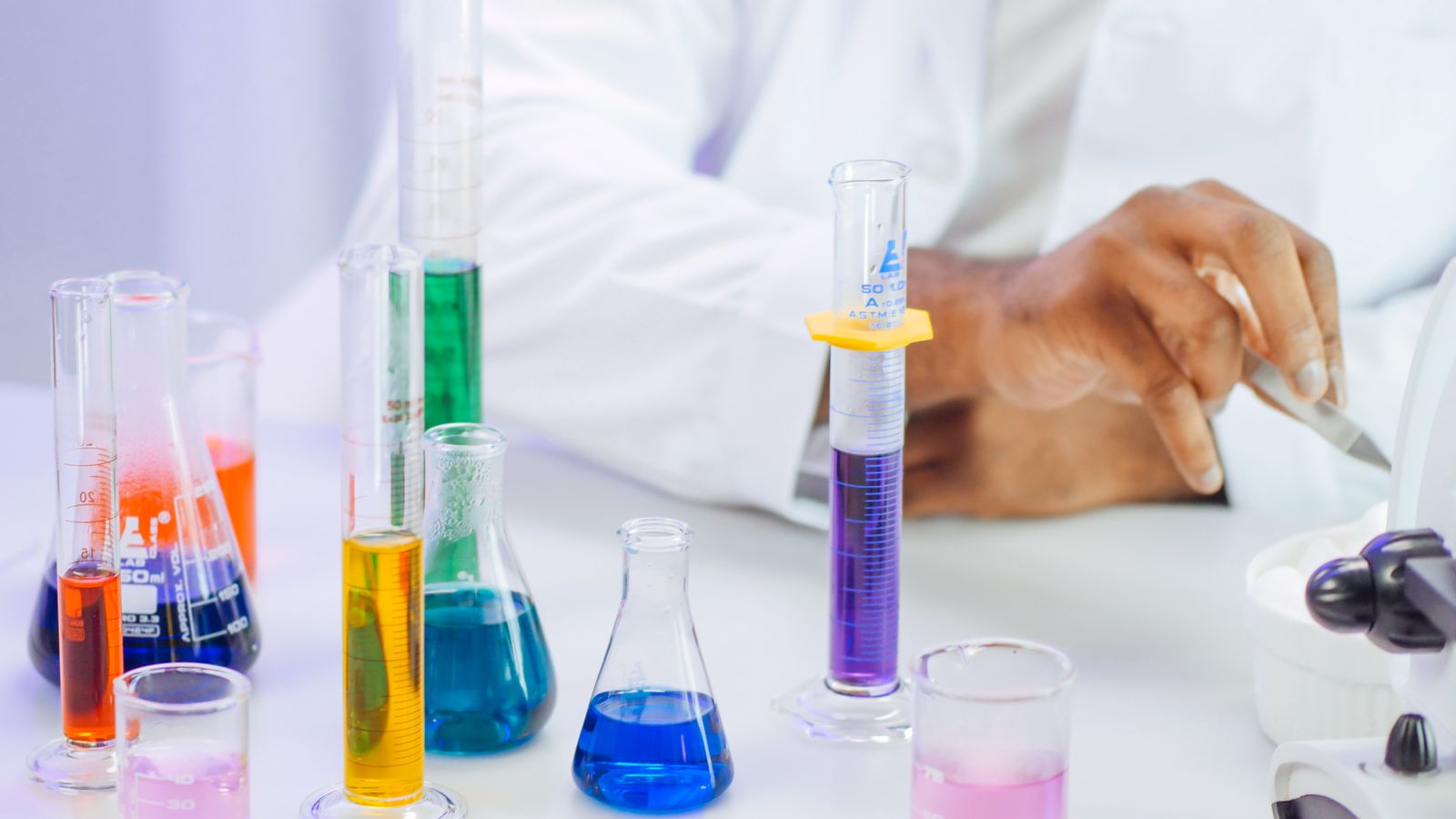 Mantenimiento de equipos críticos en laboratorios: guía para garantizar continuidad operativa