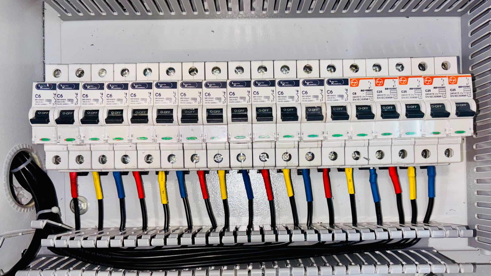 Instalación de calefont y termo eléctrico: requisitos, normativa SEC y errores que evitar